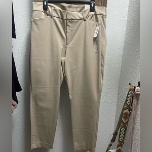 Old Navy Women's Beige Cropped Pants